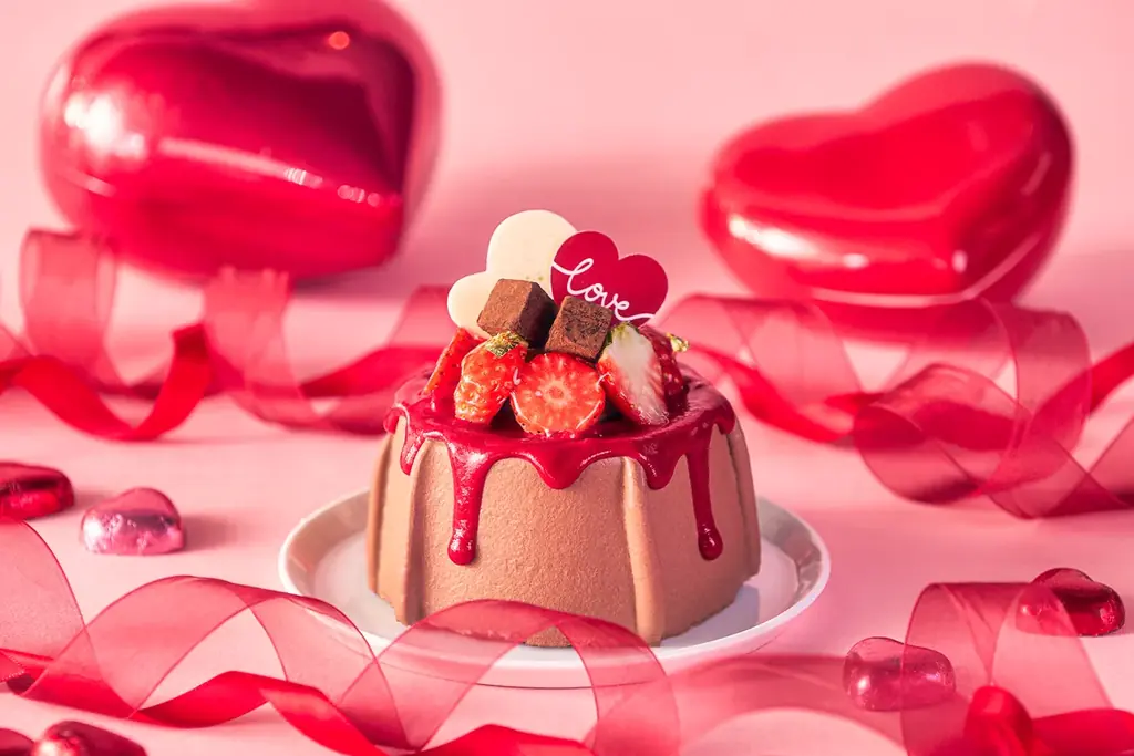 バレンタインに想いを伝える甘酸っぱさ。　　　　　　　　　　　　　　　苺とチョコレートを主役とした特別なシフォンケーキが登場！ 画像 1