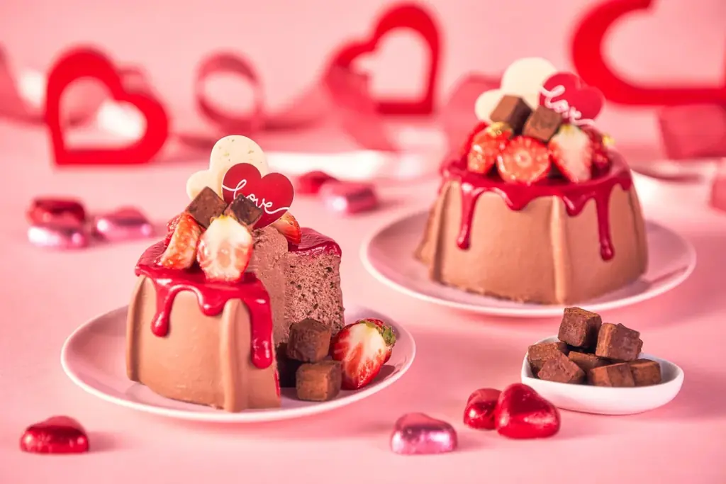 バレンタインに想いを伝える甘酸っぱさ。　　　　　　　　　　　　　　　苺とチョコレートを主役とした特別なシフォンケーキが登場！ 画像 2