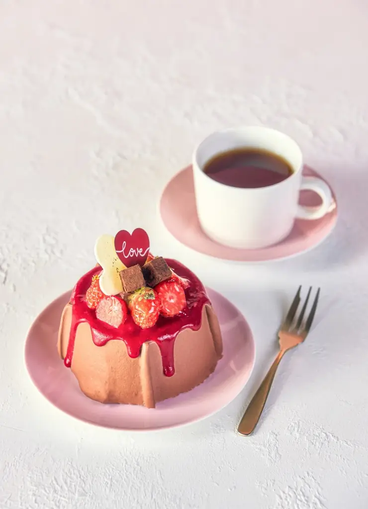 バレンタインに想いを伝える甘酸っぱさ。　　　　　　　　　　　　　　　苺とチョコレートを主役とした特別なシフォンケーキが登場！ 画像 3