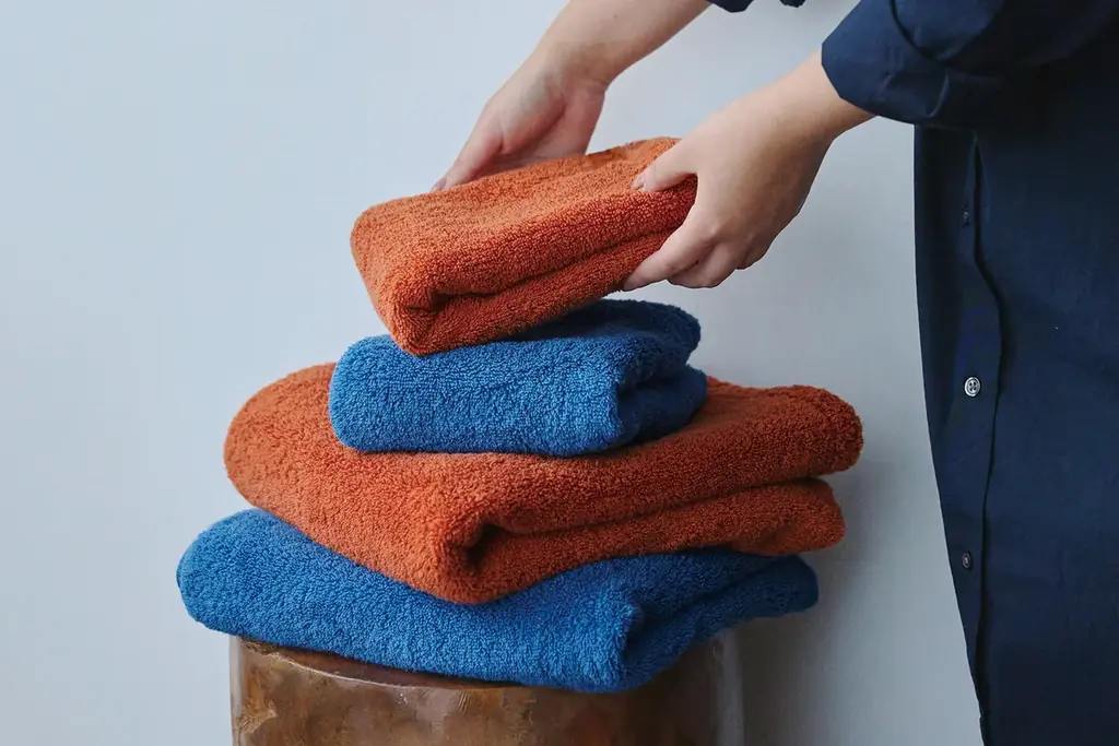 【育てるタオル】2026年限定カラー“ADVENTURE”登場。若手アーティストOno氏と描く、未来へ踏み出す2色「feel Two for you ADVENTURE」1月28日発売 画像 3