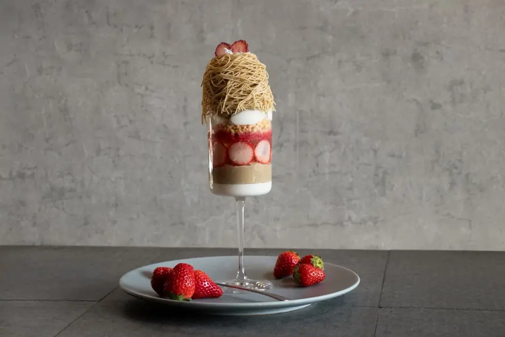 【和栗専門紗織】2月からの季節限定スイーツが登場/『和栗と季節の果物パフェ “国産いちご”』『デコポンと和栗の錦糸モンブラン』 画像 2