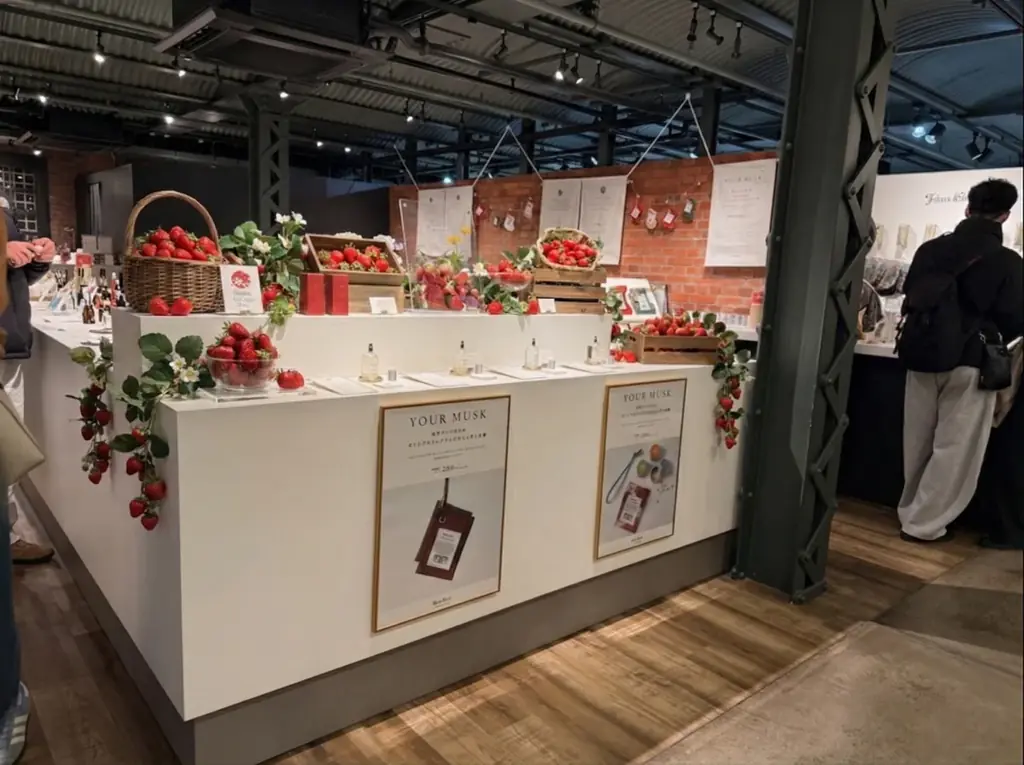 “香り”でいちごの記憶をデザインする。YOUR MUSK 横浜赤レンガ倉庫店にて、心まで甘く整う没入型イベント『いちごの祭典』を期間限定開催 画像 6