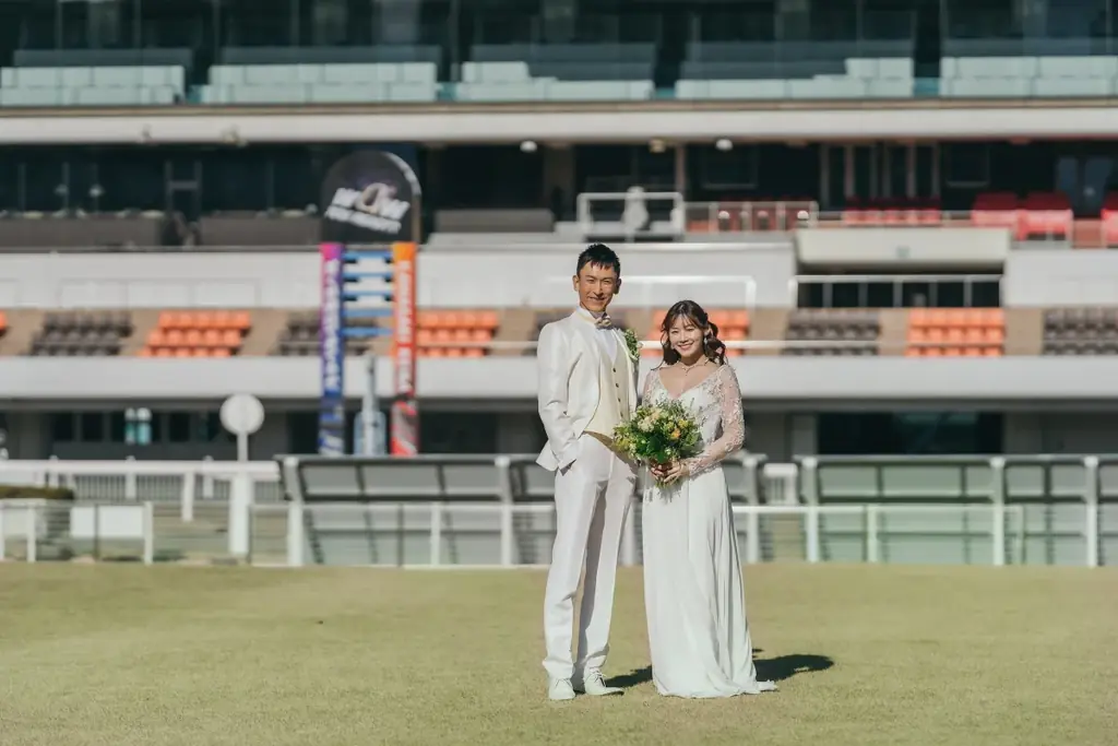 【川崎日航ホテル】川崎競馬場を貸し切る特別な結婚式「かわさきファンファーレウエディング」を1組限定で販売 画像 1