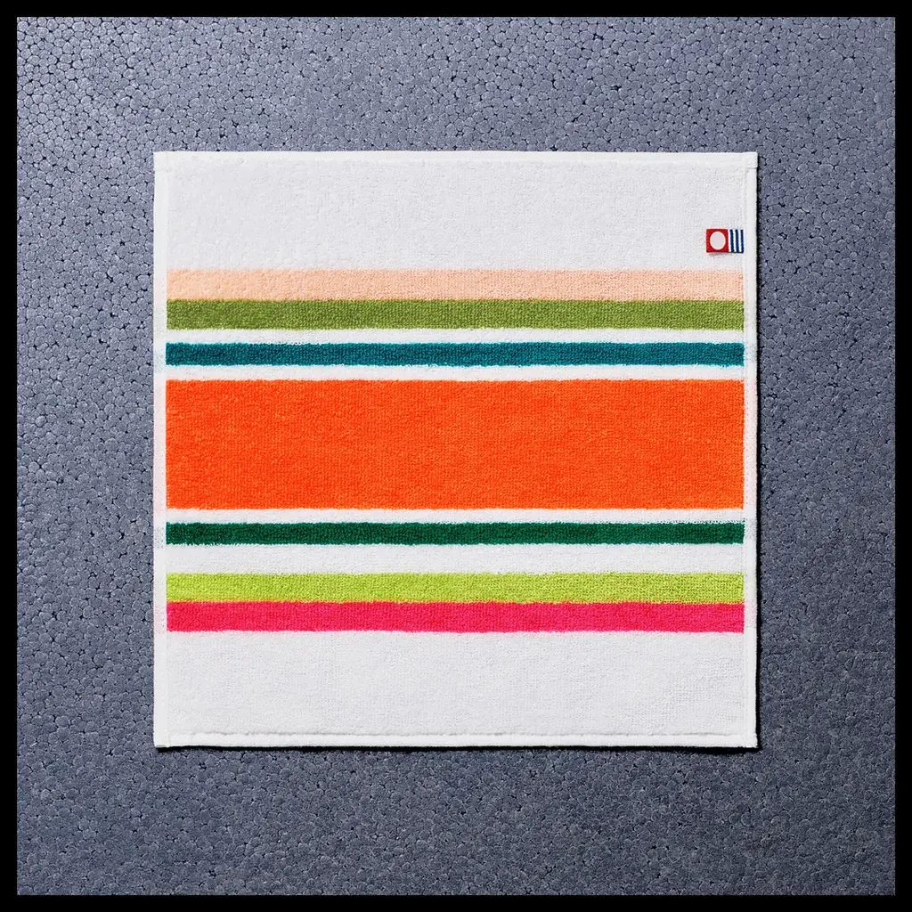 「コンビニエンスウェア」初の「東京マラソン」応援アイテムを発売　大会のカラーリングを取り入れたソックス・タオル・マフラータオルを発売～東京マラソンを応援する人々へ、新しい体験価値をご提案～ 画像 13