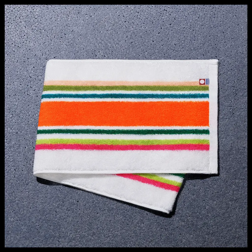 「コンビニエンスウェア」初の「東京マラソン」応援アイテムを発売　大会のカラーリングを取り入れたソックス・タオル・マフラータオルを発売～東京マラソンを応援する人々へ、新しい体験価値をご提案～ 画像 16