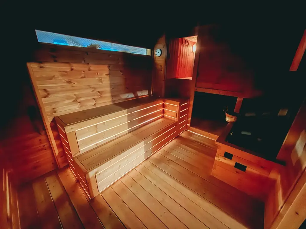 全国で導入が進む「kokolo sauna®」が、大阪市のサウナ付き民泊施設「KAJA HOUSE」にチラー水風呂「Hagoromo1s」を導入 画像 2