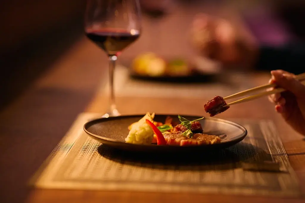 【バレンタイン×温泉宿】大人のティラミスパフェが新登場！食事の〆はバーでスイーツなひとときを｜2026年2月13日（金）～15日（日） 画像 5