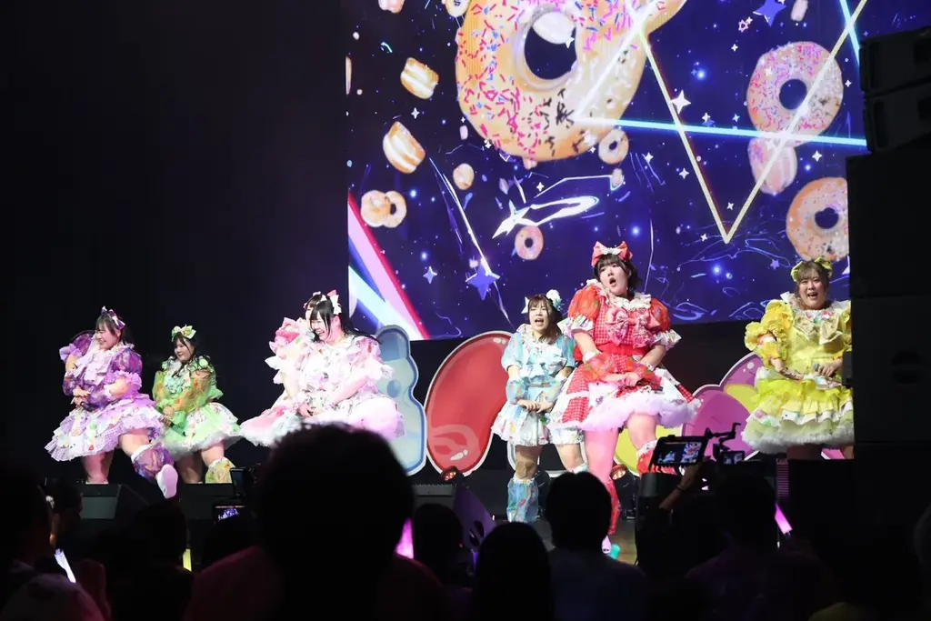 びっくえんじぇるがアイドルライブで前代未聞の“生”体重測定！結果はわずか半年で57kg［764kg → 820kg］増量⁉ 軽トラック超えの重量アイドルに!! 画像 15