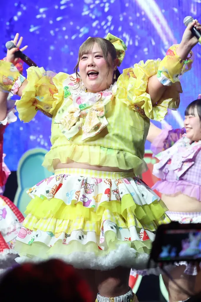 びっくえんじぇるがアイドルライブで前代未聞の“生”体重測定！結果はわずか半年で57kg［764kg → 820kg］増量⁉ 軽トラック超えの重量アイドルに!! 画像 2