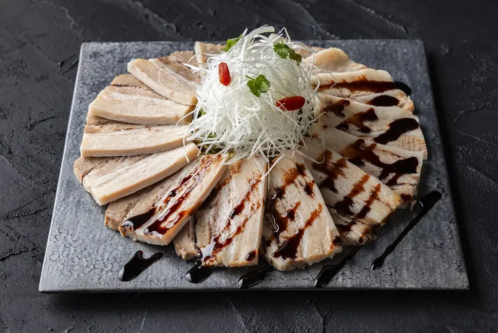 【ヒルトン東京お台場】ダイナミックな肉料理と可憐ないちごスイーツの饗宴 「ミート×ストロベリー ビュッフェ」開催 画像 5