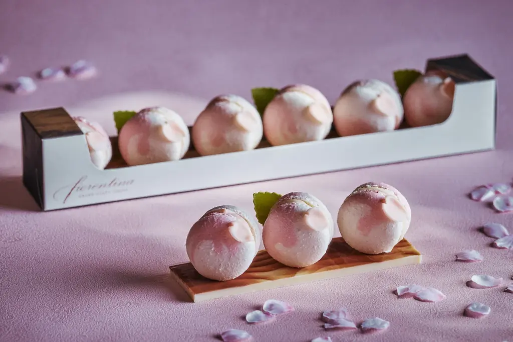 金箔がきらめく桜ティラミスや桜が上品に香るマカロンが新登場　約30cmのロングエクレアやワンランク上の食材を贅沢に使用するプレミアムケーキも「桜スイーツ&ブレッド セレクション」 画像 3