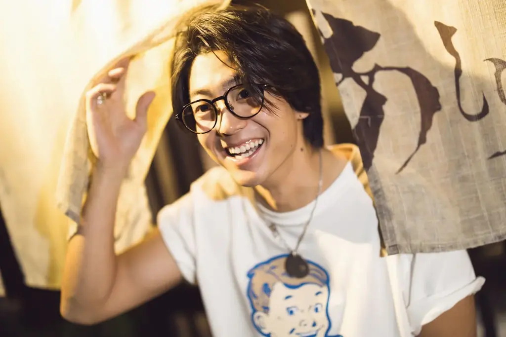 伊藤健太郎サード写真集が発売決定！ 沖縄を舞台に素の表情が満載の先行カットを大公開。写真集お渡し会イベントや購入特典の内容も解禁!! 画像 2