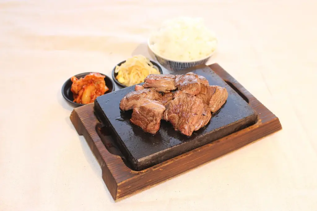 食肉加工工場の運営会社が仕掛ける「肉のエサカ 泉南店」2月1日（日）に大阪府泉南市にいよいよグランドオープン！！目玉商品は、超やわらかい「熟成とろけるハラミ」。神戸で大人気業態が泉南市に上陸！！ 画像 5