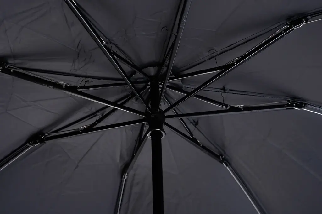 【雨でも汗でも濡らさない】1秒収縮×-13℃冷却×逆折り式『魔法の冷却逆折り傘』がMakuakeにて先行販売開始 画像 2