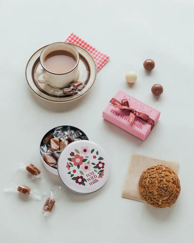 【新商品】ミルクティー味のお菓子ブランド「tea with milk」より〈ミルクティーキャラメル〉を発売。表参道にて2月13日〜15日、ポップアップ開催 画像 1