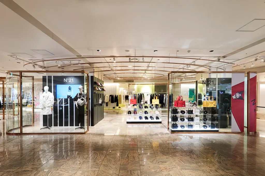 N21×クロミ＆'47×MLB、伊勢丹新宿で限定ポップアップ