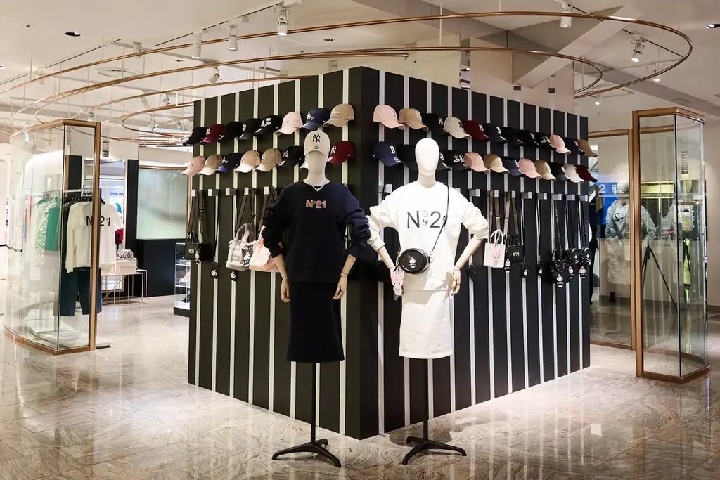 【N21】クロミ、フォーティーセブン、MLBとスペシャルコラボレーション 伊勢丹新宿店でポップアップイベントを開催　伊勢丹先行アイテムも登場 画像 7