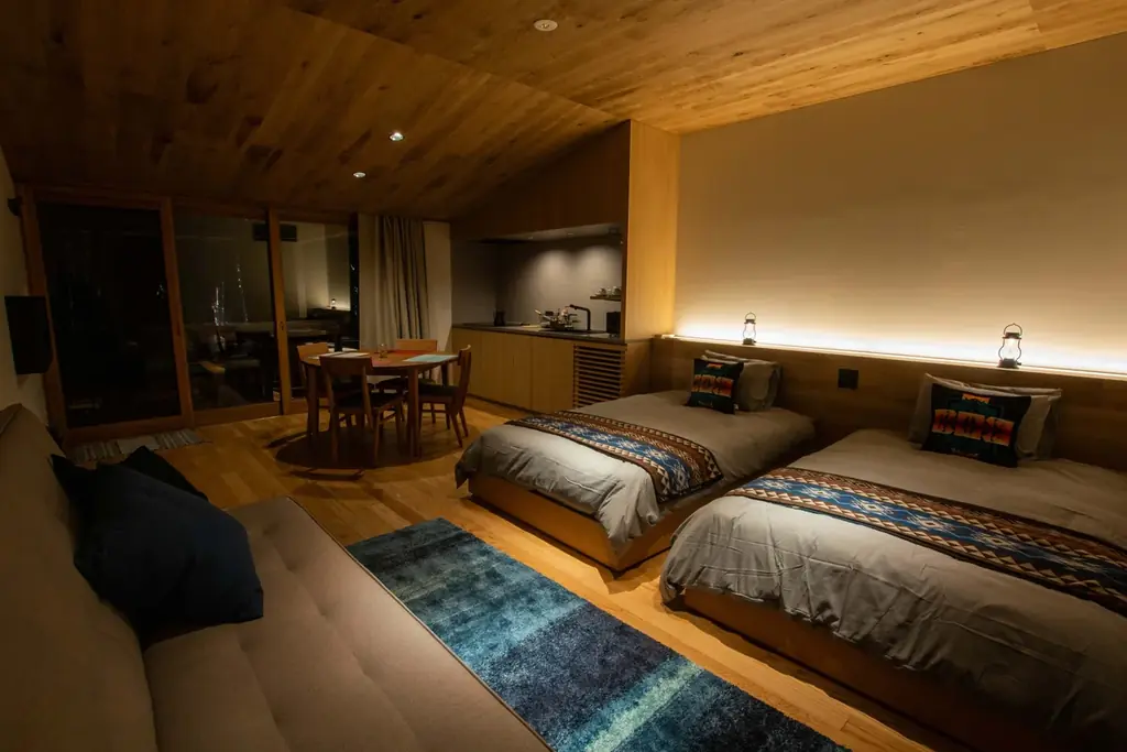 一番人気の客室と本館ラウンジでのご滞在をより贅沢に。COMORIVERが「デラックスキャビン」のサービスをアップデート 画像 2