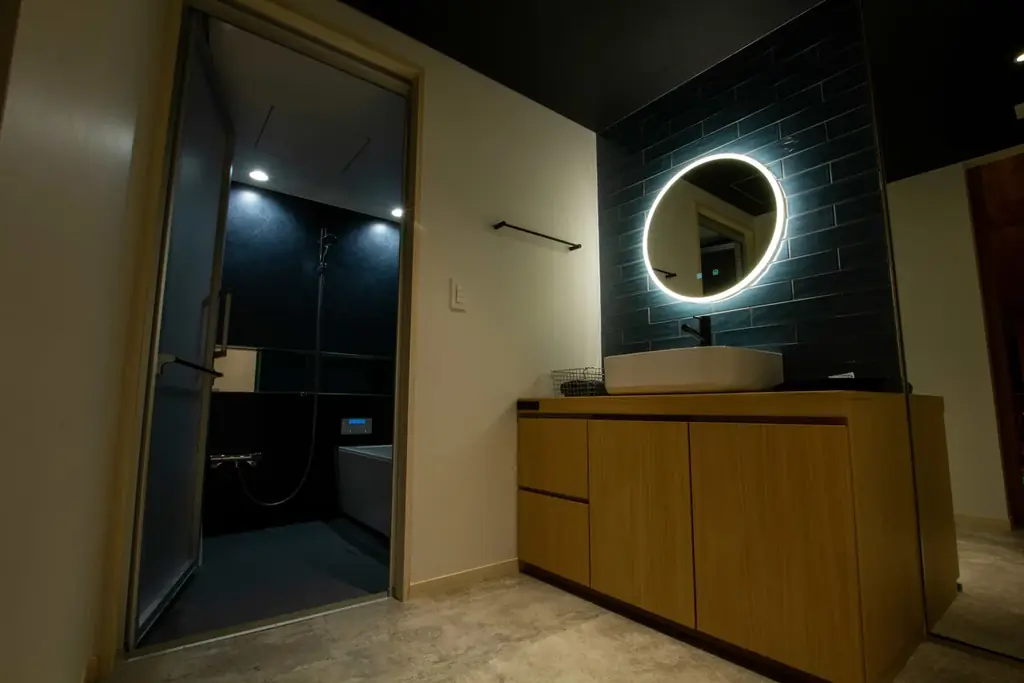 一番人気の客室と本館ラウンジでのご滞在をより贅沢に。COMORIVERが「デラックスキャビン」のサービスをアップデート 画像 3