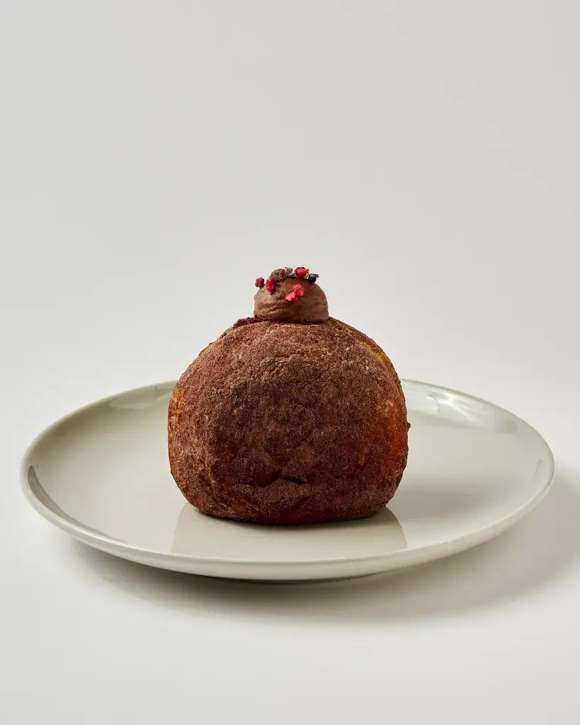 【UNI DONUTS】2月5日(木)発売！とろけるチョコと溢れるラズベリーが重なり合う、バレンタイン新作「ラズベリーショコラ」 画像 2