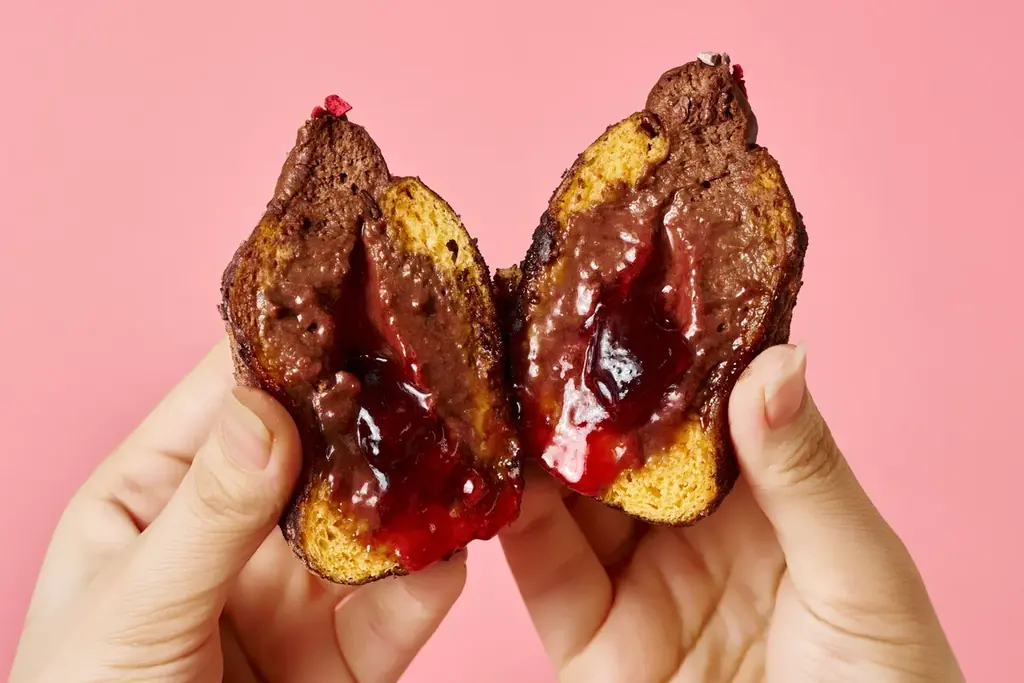 【UNI DONUTS】2月5日(木)発売！とろけるチョコと溢れるラズベリーが重なり合う、バレンタイン新作「ラズベリーショコラ」 画像 4