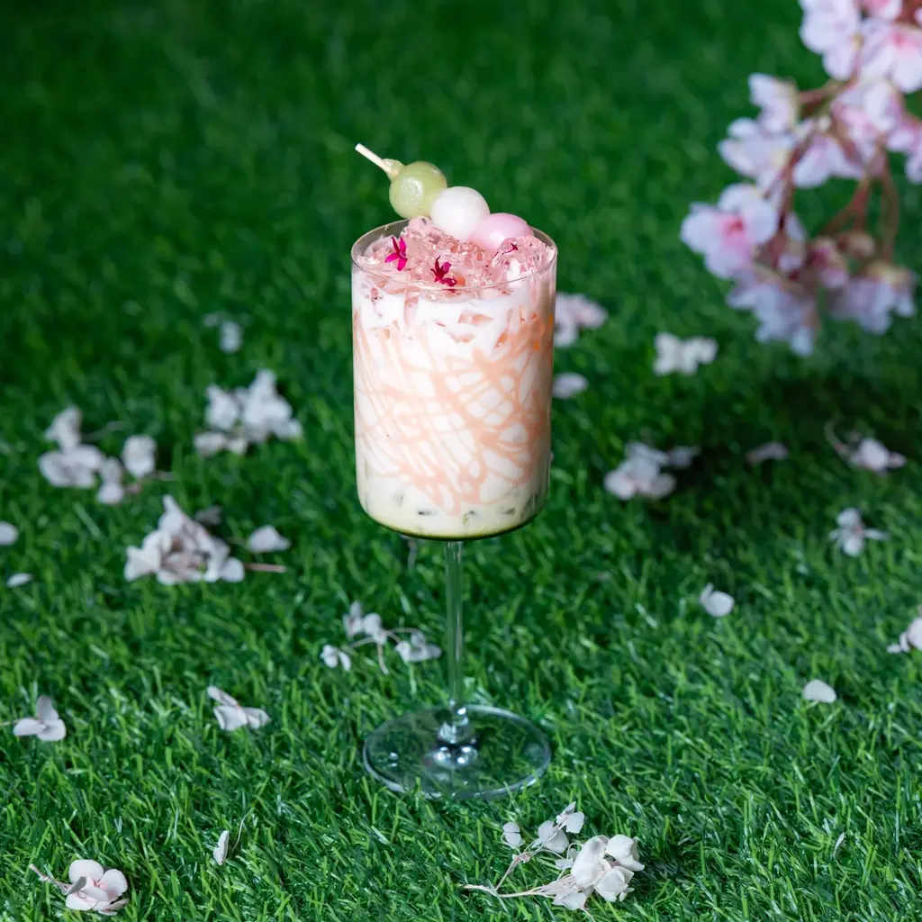 「THE LIVELY 福岡博多」の非日常空間で“わたし時間”を満喫！全12種のスイーツをひとり占めする花見アフタヌーンティーなど、春季限定カフェバーメニューが3月3日（火）より登場 画像 4