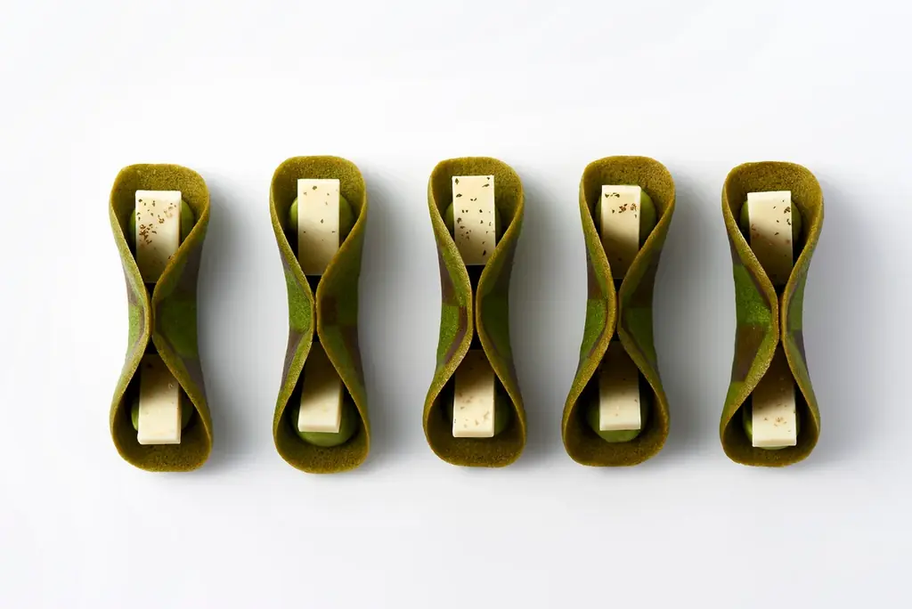 京都から世界へ、一級のひとやすみ。京チョコレート専門店京チョコレート専門店「IKKYU」、2026年2月3日から3週間限定でJR京都駅構内にポップアップストアをオープン。 画像 1