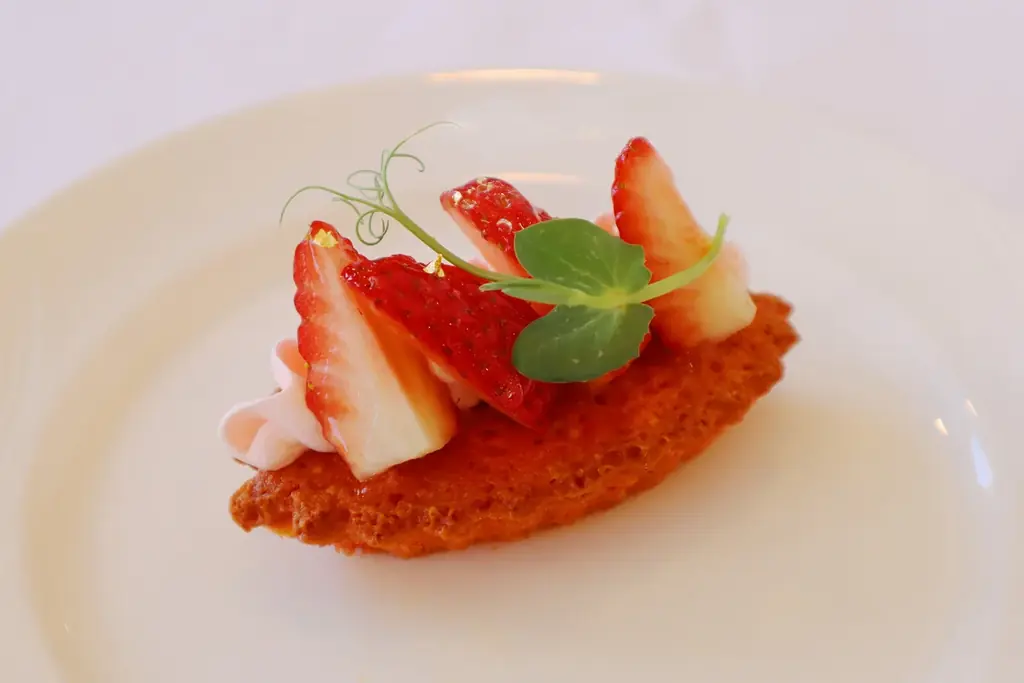 【ホテルグランヴィア和歌山】いちごのひとときへご招待！春を先取り♪ 和歌山生まれの苺“まりひめ” 「苺のデクリネゾン」2月1日新登場 画像 3