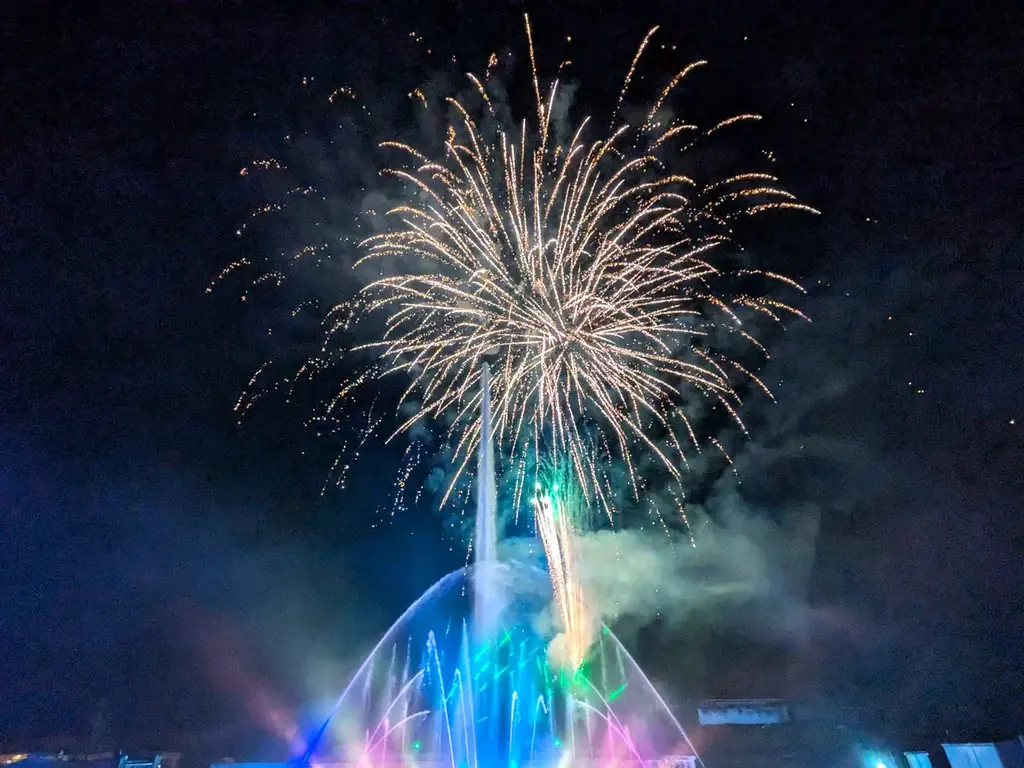 夜空を彩る、冬のファンタジー。御殿場高原 時之栖で噴水レーザーショー×花火のスペシャルコラボレーションショーを開催！ 画像 2