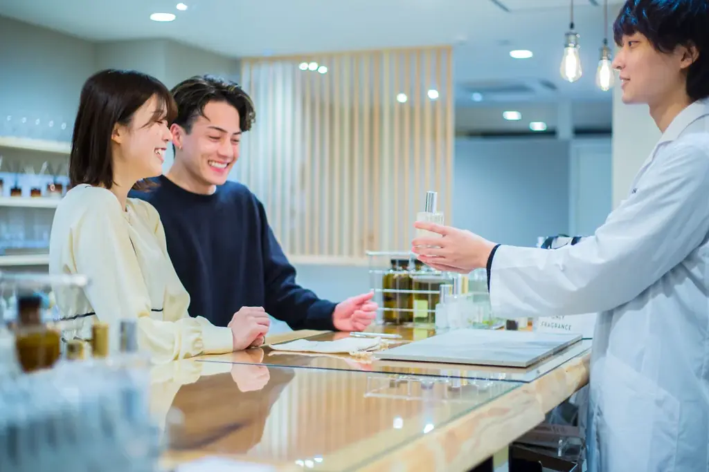 “体験”を贈る、新しいギフトの形。“空”のボトルを添えた「ギフトチケットボックス」2026年1月31日（土）より全店舗で店頭販売開始 画像 3