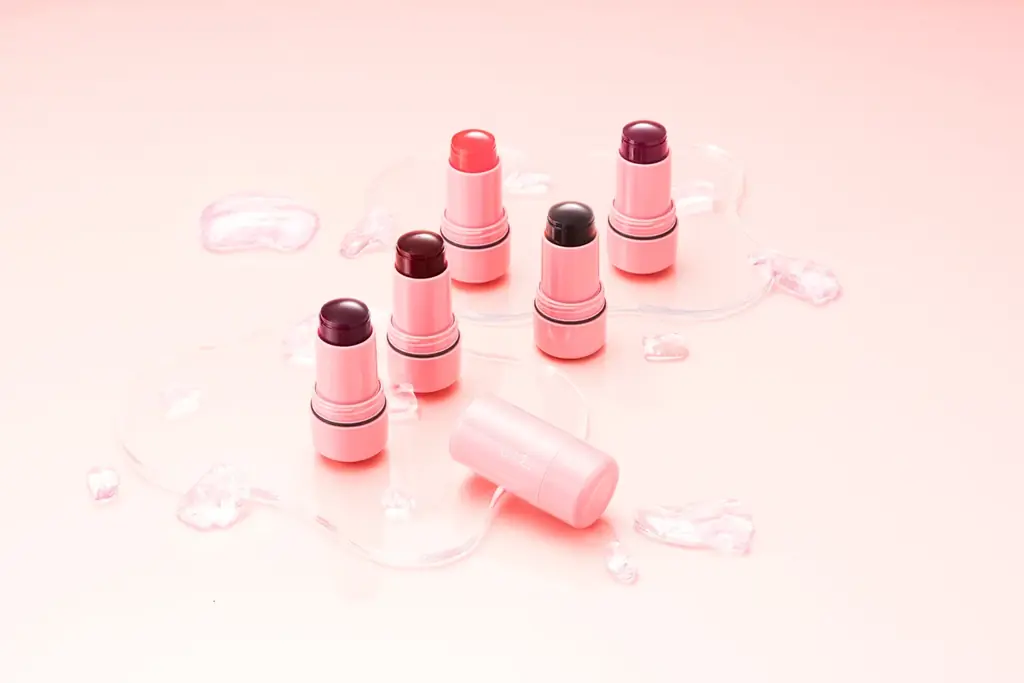 Ui2.ゼリーチークにくすみ新色3色、3/18発売