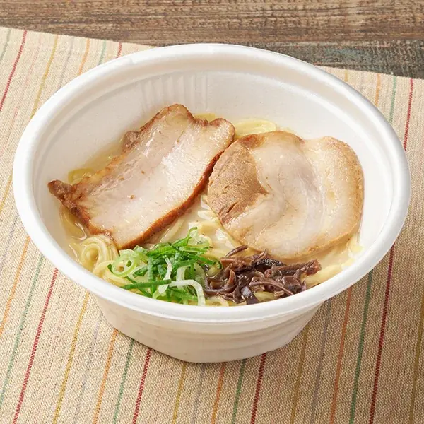 【九州地方限定】「ついに完結」九州麺めぐりフェア 最終回 第6弾！ラストを飾るのは「鹿児島ラーメン」と大好評いただいた「ホルモン焼うどん」を発売！ 画像 2