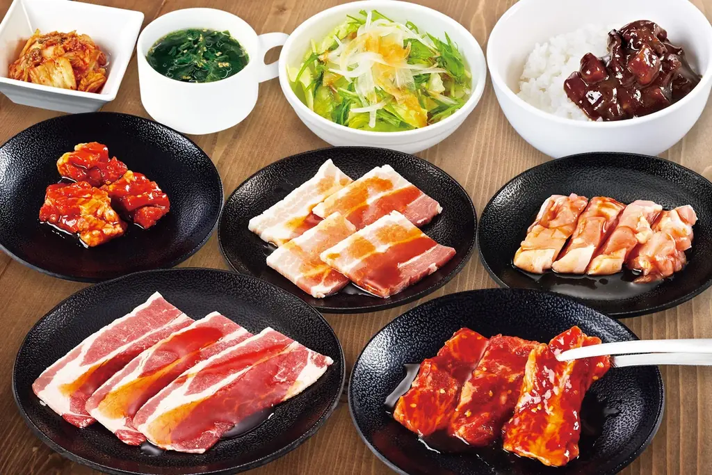 お肉・サイドメニューも自由自在！ライス＆黒カレーが食べ放題！選べる楽しさ満載の焼肉ランチが新登場 画像 3