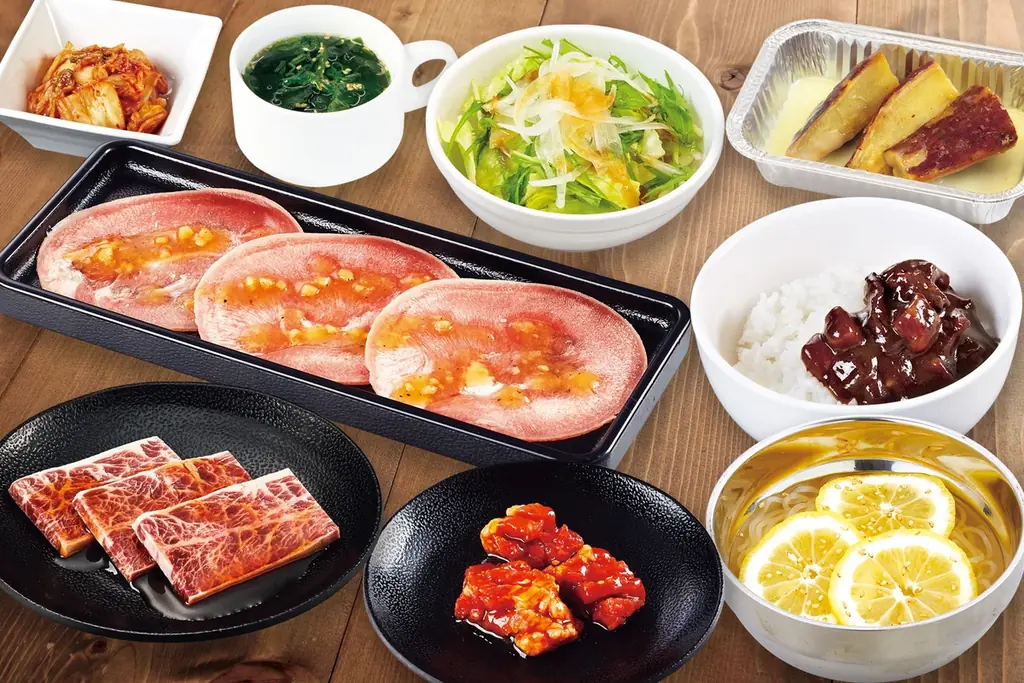 お肉・サイドメニューも自由自在！ライス＆黒カレーが食べ放題！選べる楽しさ満載の焼肉ランチが新登場 画像 4