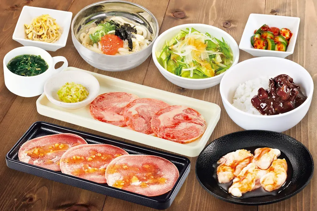 お肉・サイドメニューも自由自在！ライス＆黒カレーが食べ放題！選べる楽しさ満載の焼肉ランチが新登場 画像 5