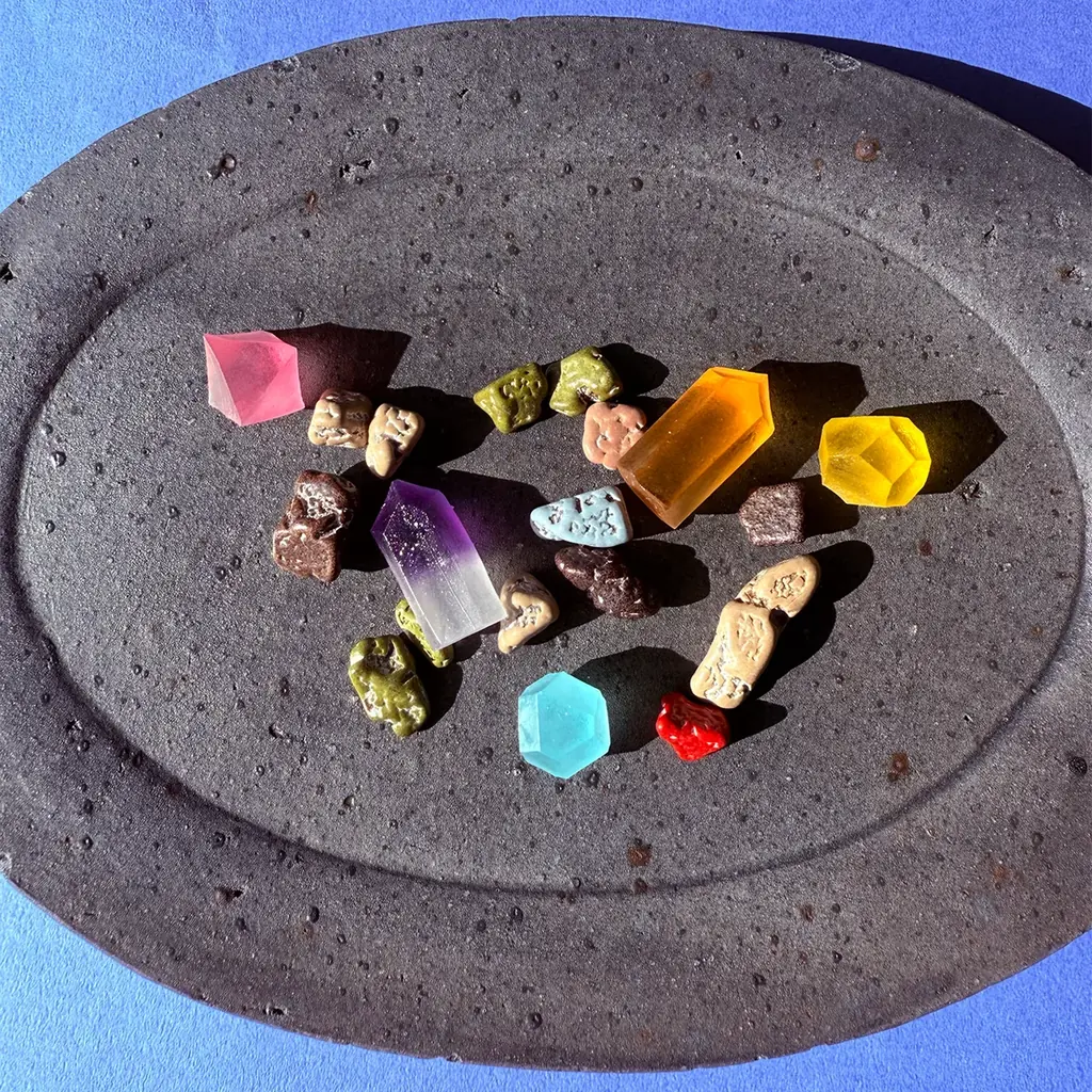 月を旅して鉱物を発掘できたならーそんな物語からイメージしたお菓子【月のこうぶつヲカシ】が新登場。1月30日より期間限定で販売開始 画像 9