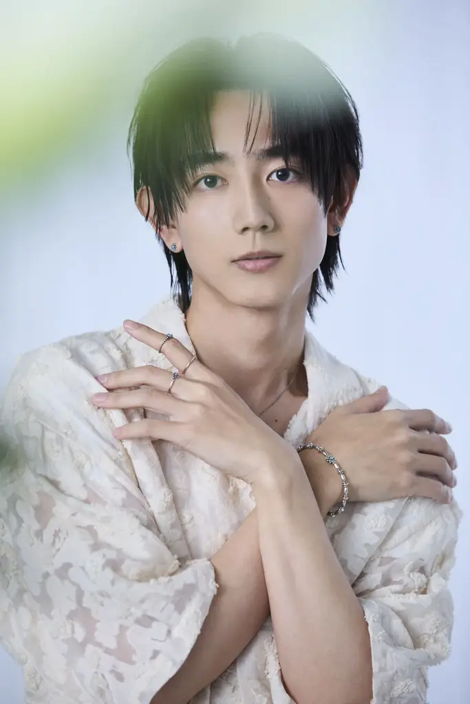 俳優・駒木根葵汰、初プロデュースのジュエリーブランド「Nuvie（ヌーヴィ）」が1月30日誕生日に始動。花に願いを込めるイメージから生まれた、2026SSシーズンに華やかさと彩りを添えるコレクション 画像 2