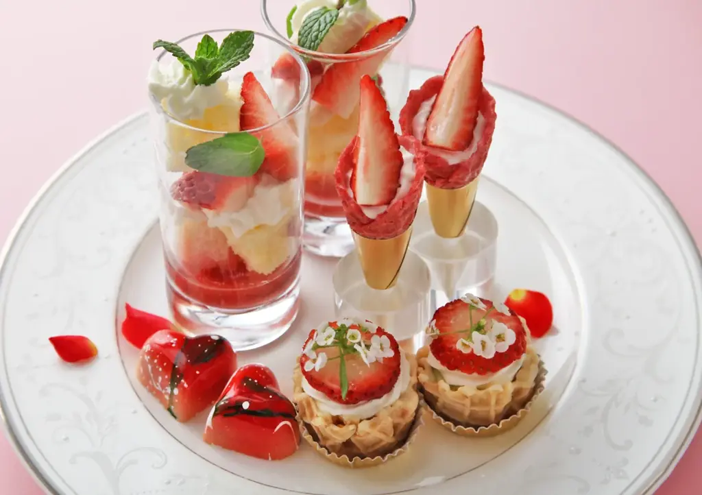 オーシャンビュー絶景カフェに【ストロベリーアフタヌーンティー】登場！ 大人のご褒美☆いちごが主役の優雅なひととき♪ 画像 2
