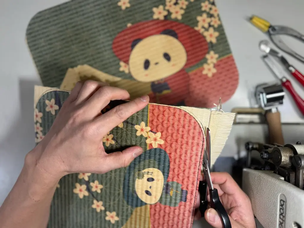 日本文化【畳と西陣織】の美しさを、新しい視点で世界へ。伝統を大切にしながら、未来をデザインする老舗バッグメーカーが、楽天公式キャラクター「お買いものパンダ」と開発した特別なアイテムが発売開始！ 画像 2