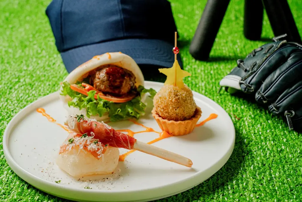 【沖縄プロ野球キャンプ応援！】スイーツで野球を楽しむ！《ベースボールアフタヌーンティー》が2月だけの限定販売！ | 沖縄・ラグナガーデンホテル 画像 2