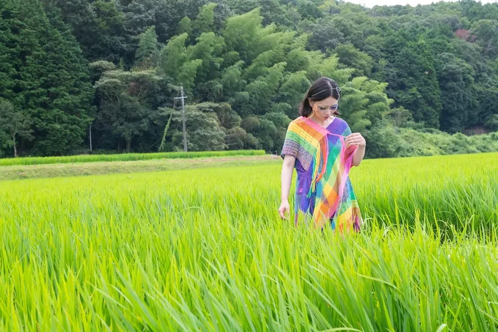 兵庫県加西市の魅力発信拠点で地元織物の写真展を開催。2月10日～15日の6日間、作品展示と販売も同時開催。 画像 3
