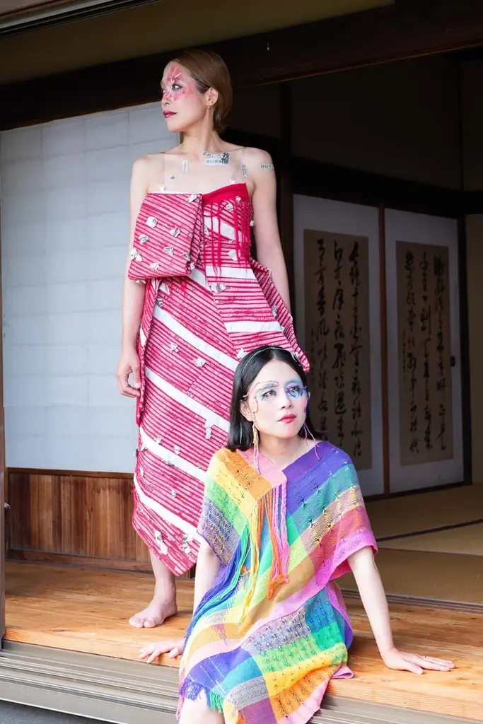 兵庫県加西市の魅力発信拠点で地元織物の写真展を開催。2月10日～15日の6日間、作品展示と販売も同時開催。 画像 4