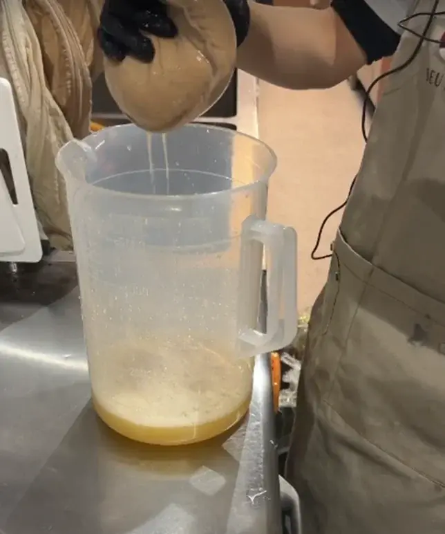 マレーシア発プレミアムティー「BEUTEA」、1杯ごとに生姜の塊を“布で手搾り”する『ジンジャーアップルティー』日本限定発売 画像 4