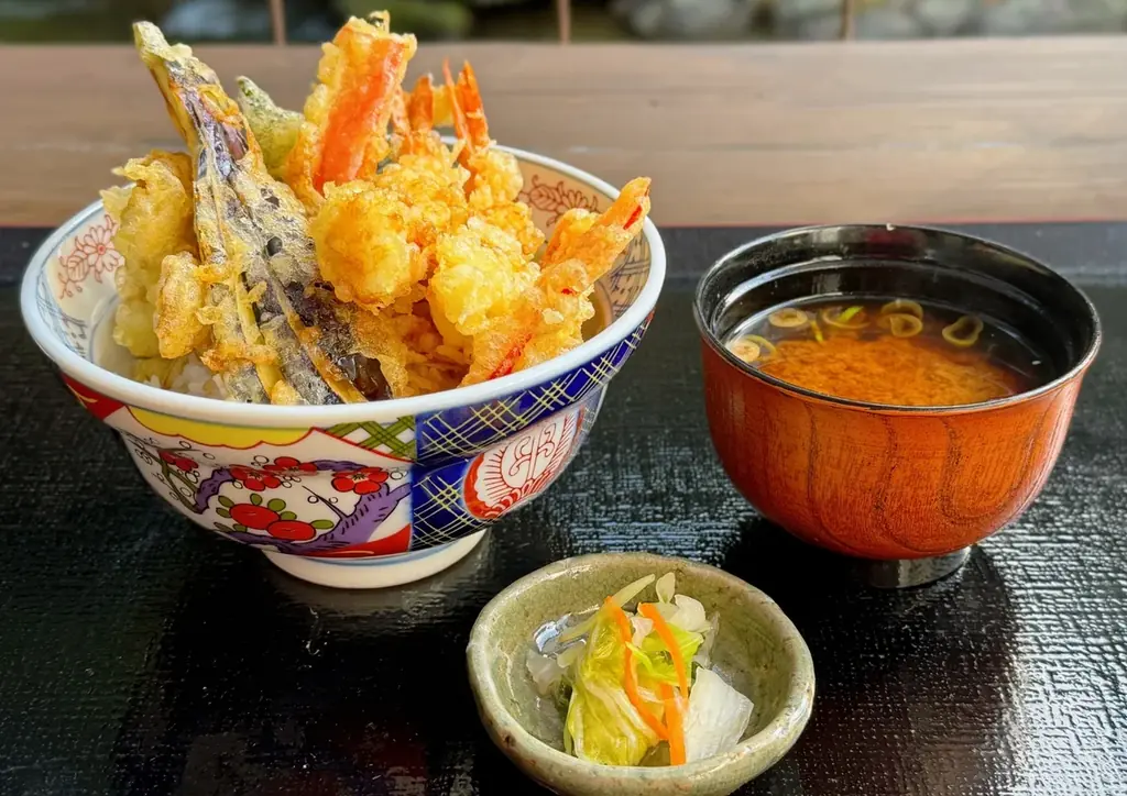 【愛知県岡崎市】「もう、行列に並ぶ必要はない。」数時間待ちを記録した“バズり飯”の聖地から、新章となる『天丼』降臨。食べログ予約の解禁で、にゃあにゃあ庵の「最高体験」をスマートに嗜む。 画像 2