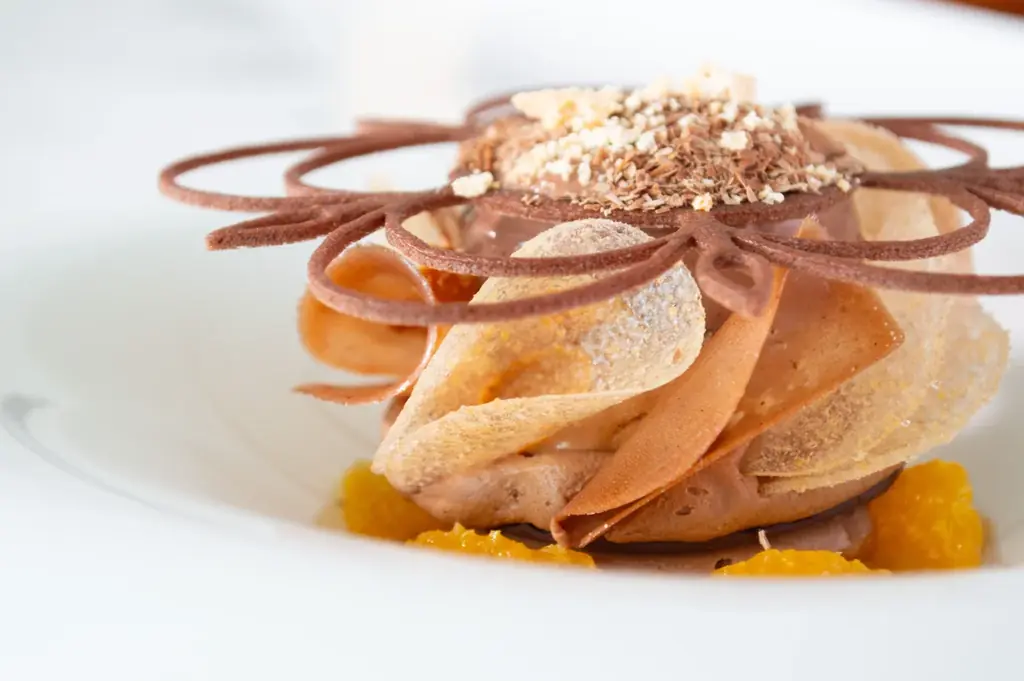 世界大会優勝パティシエが手がけるバレンタイン限定デザートを提供開始。三重の複合温泉リゾート「アクアイグニス」で特別な時間をお過ごしください。 画像 2