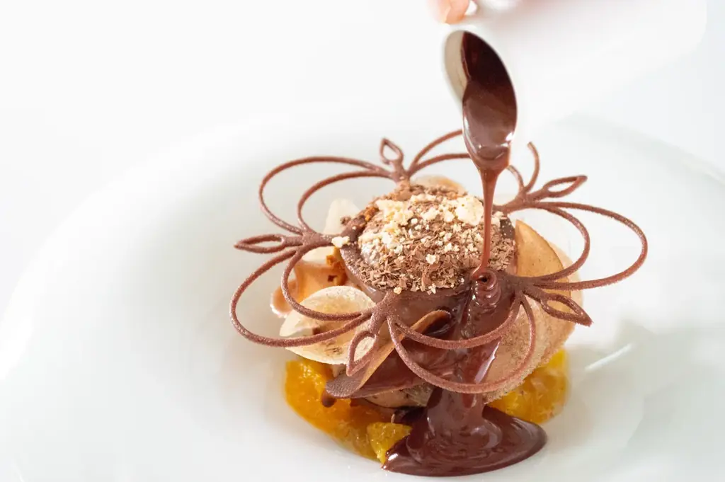 世界大会優勝パティシエが手がけるバレンタイン限定デザートを提供開始。三重の複合温泉リゾート「アクアイグニス」で特別な時間をお過ごしください。 画像 3