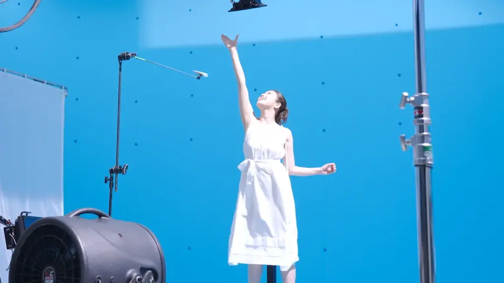 真っ白なワンピースでふわりと宙を舞う！「無重力感を体現し」軽やかに走り出す姿に注目「サンカット®」ミューズ今田美桜さん出演 新TVCM公開 画像 6