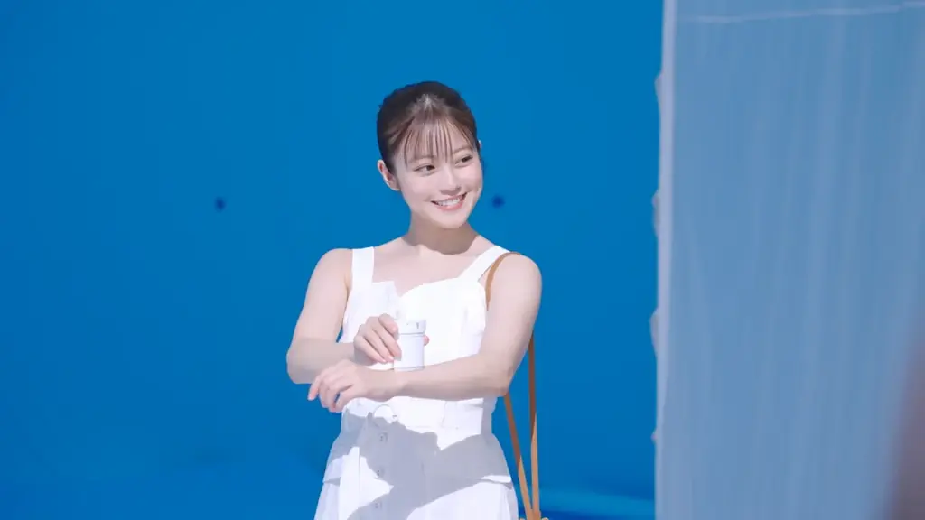 真っ白なワンピースでふわりと宙を舞う！「無重力感を体現し」軽やかに走り出す姿に注目「サンカット®」ミューズ今田美桜さん出演 新TVCM公開 画像 8