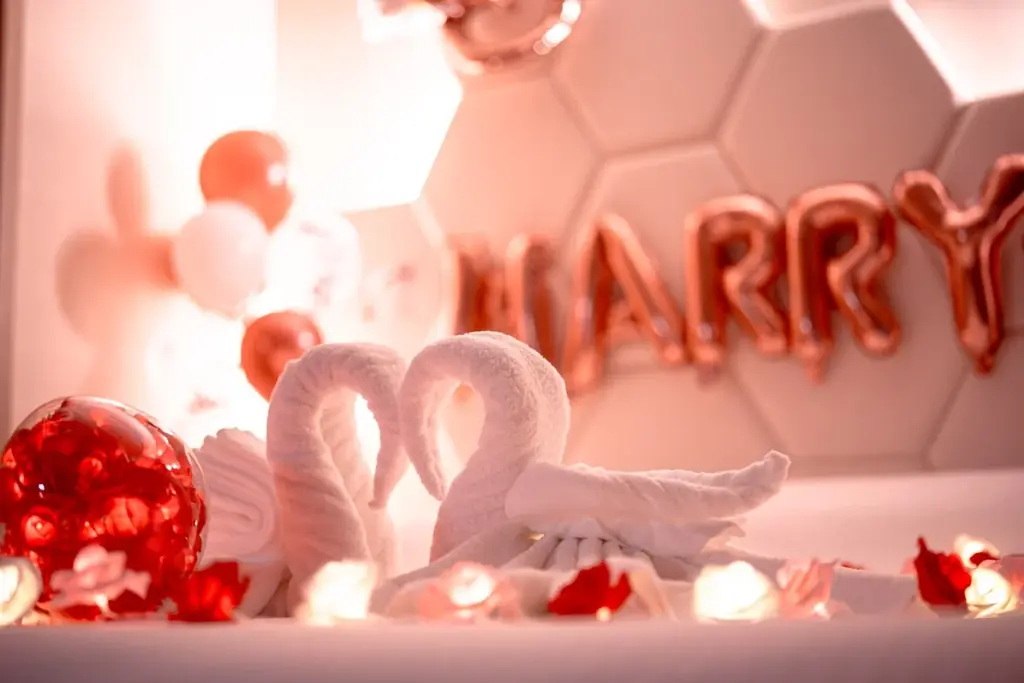 【誕生日・記念日・プロポーズ】客室を華やかに演出する〈バルーンデコレーションプラン〉が2月上旬から販売開始 | 沖縄・ラグナガーデンホテル 画像 1