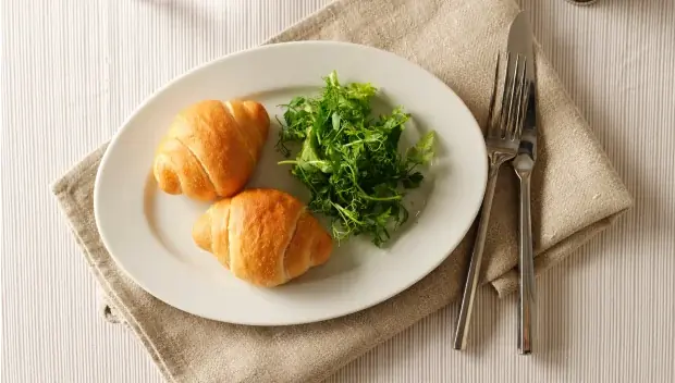 業務用塩パン発売　朝食ビュッフェを変える